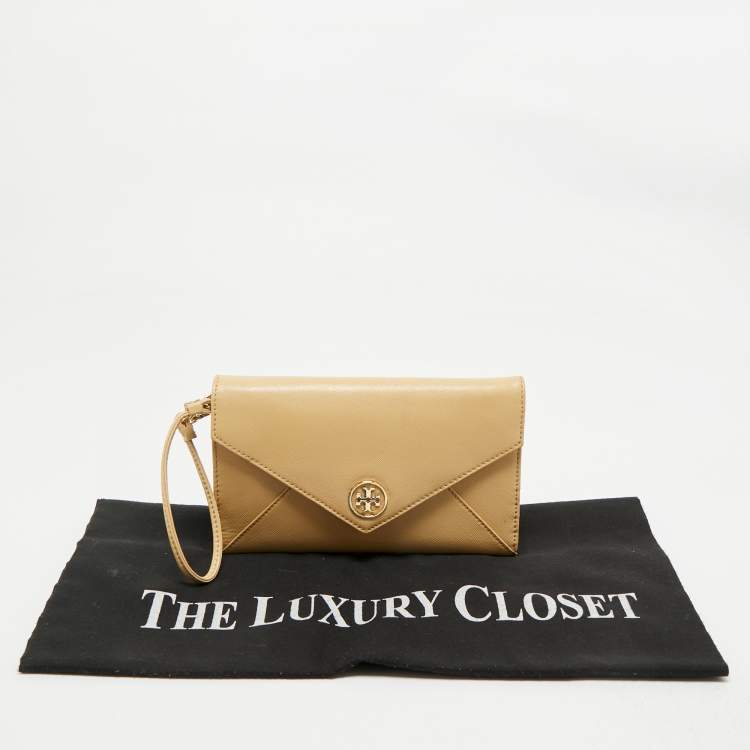 Pre Owned Tory Burch Cream Patent Leather Robinson Envelope Wristlet Clutch