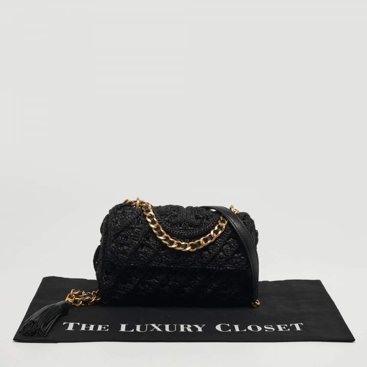 مملوكة مسبقًا Tory Burch Fleming Crochet Small Black Straw Shoulder Bag