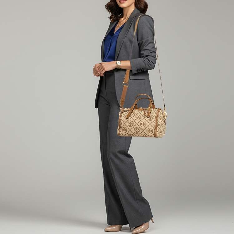 مملوكة مسبقًا حقيبة توري برش تي مونوغرام جاكار قماش و جلد بلون تان/بيج دافل