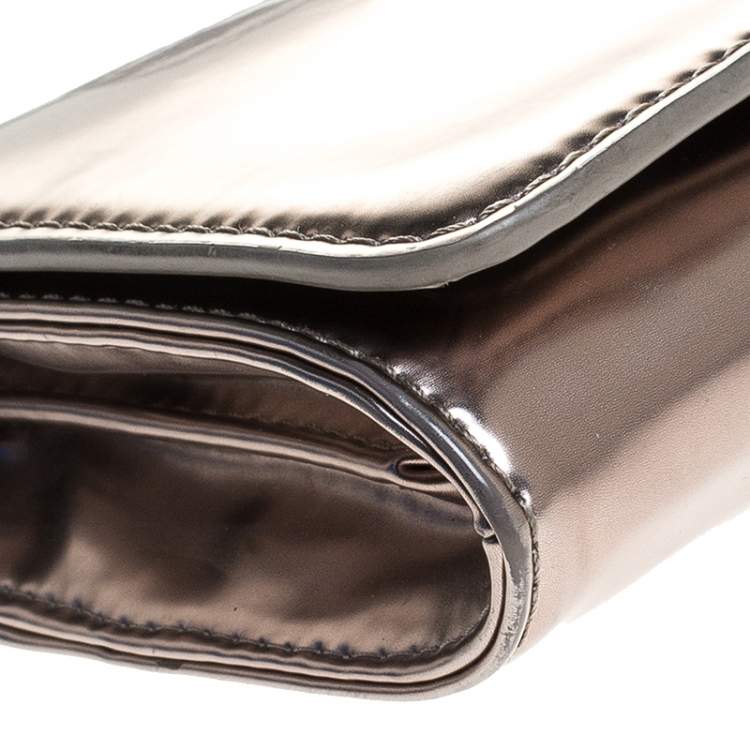 Pre Owned Tory Burch Metallic Grey Patent Leather Flap Crossbody Bag