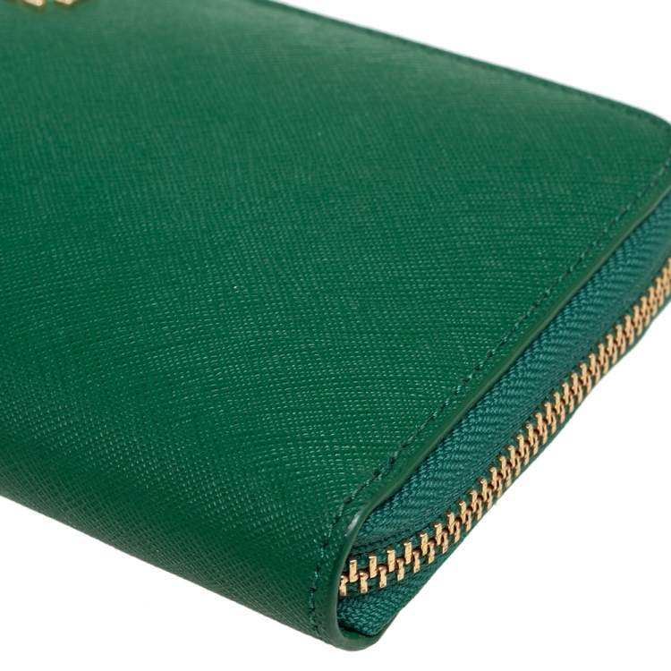Pre Owned Tory Burch Green Leather Robinson Zip Around Wristlet Wallet Organizer