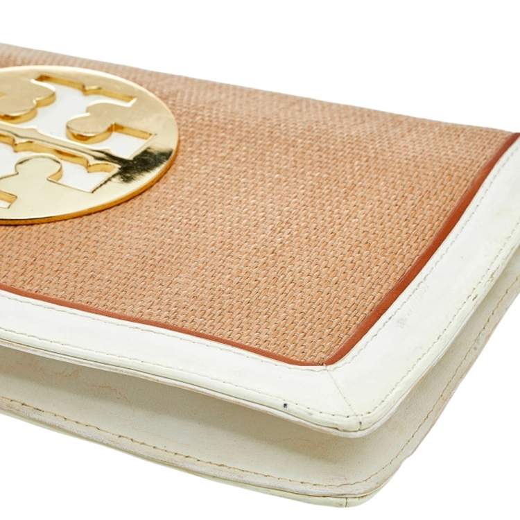 Pre Owned Tory Burch Beige/Off White Raffia And Patent Leather Reva Foldover Clutch