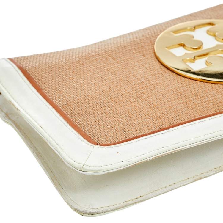 Pre Owned Tory Burch Beige/Off White Raffia And Patent Leather Reva Foldover Clutch