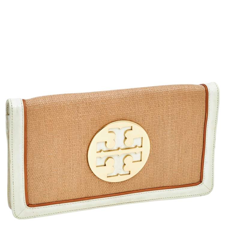 Pre Owned Tory Burch Beige/Off White Raffia And Patent Leather Reva Foldover Clutch