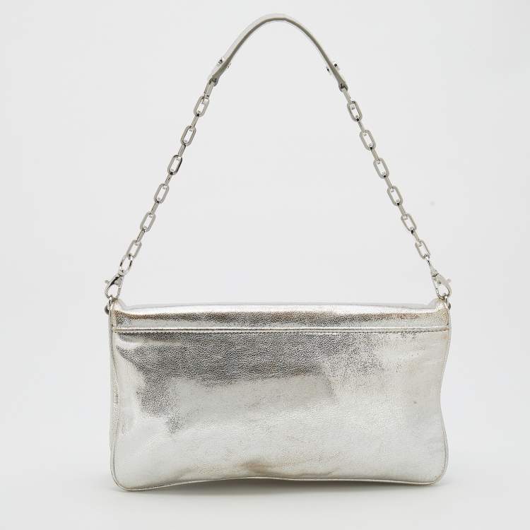 مملوكة مسبقًا Tory Burch Metallic Silver Leather Reva Chain Clutch