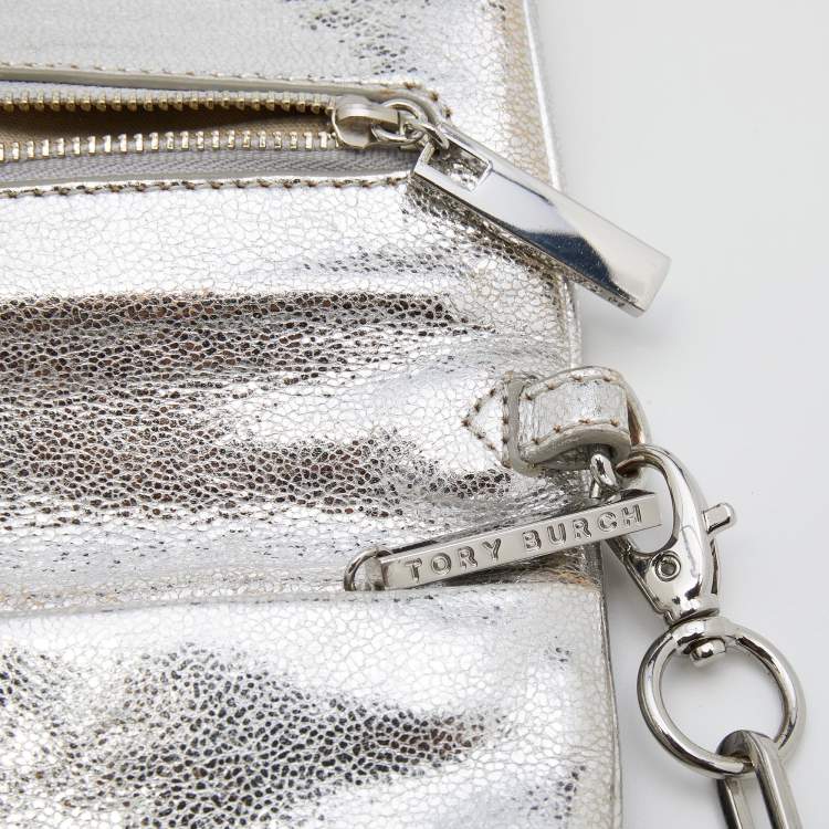 مملوكة مسبقًا Tory Burch Metallic Silver Leather Reva Chain Clutch