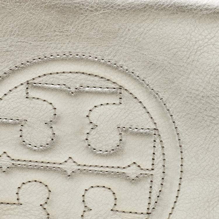 Pre Owned Tory Burch Metallic Silver Leather Reva Clutch