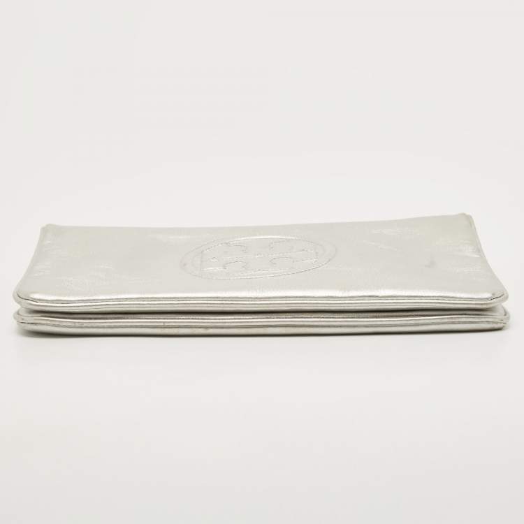 Pre Owned Tory Burch Metallic Silver Leather Reva Clutch