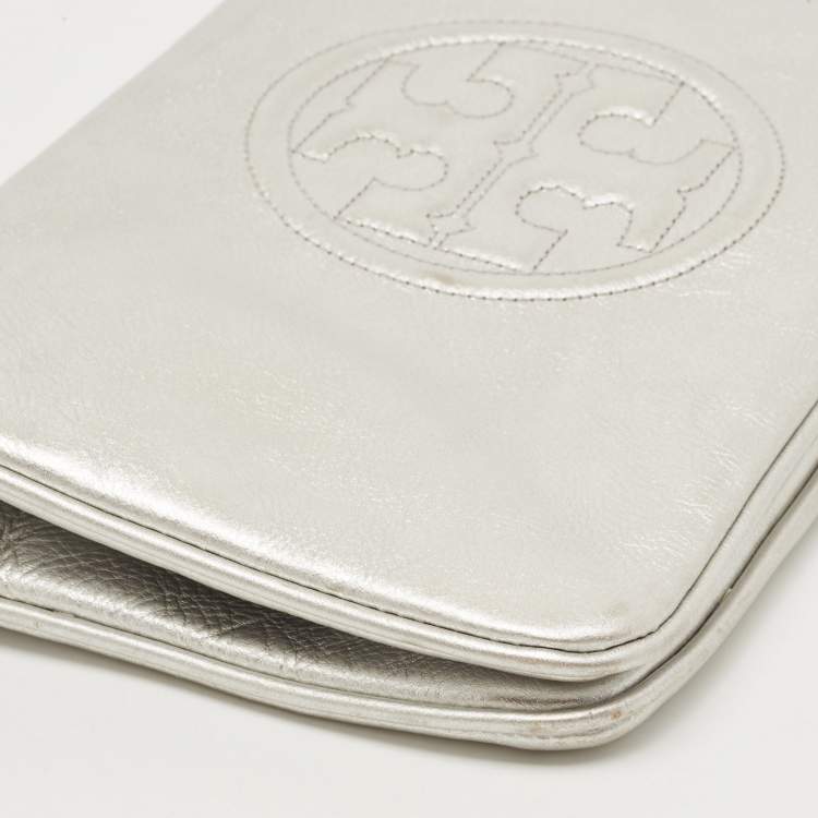 Pre Owned Tory Burch Metallic Silver Leather Reva Clutch