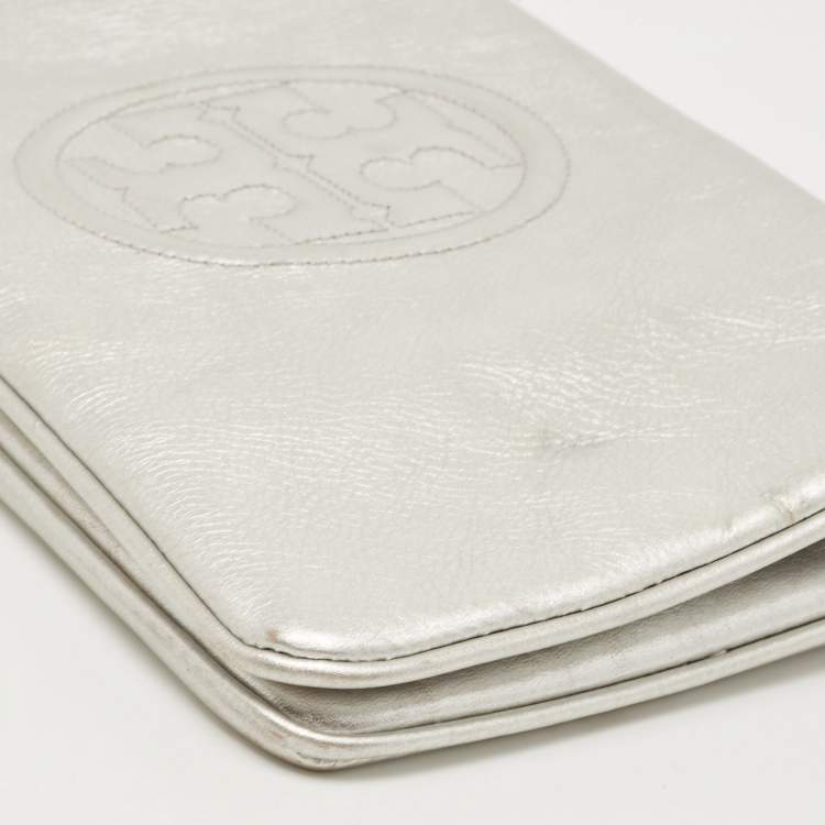 Pre Owned Tory Burch Metallic Silver Leather Reva Clutch