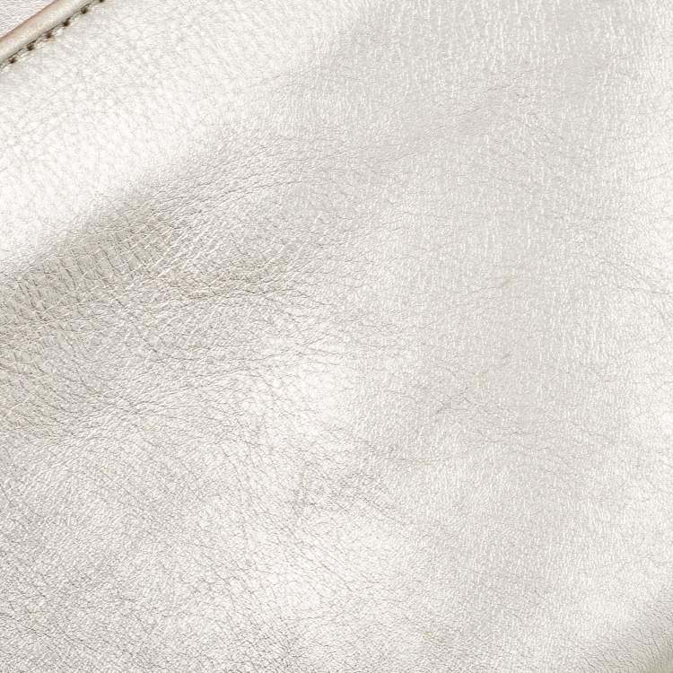 Pre Owned Tory Burch Metallic Silver Leather Reva Clutch