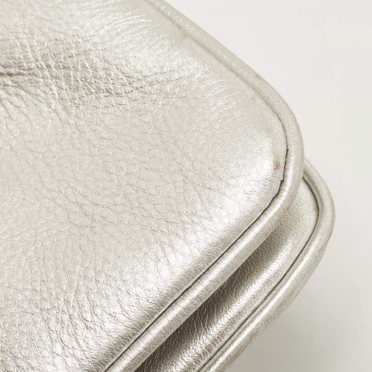 Pre Owned Tory Burch Metallic Silver Leather Reva Clutch