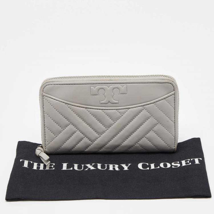 Pre Owned Tory Burch Grey Leather Alexa Continental Wallet