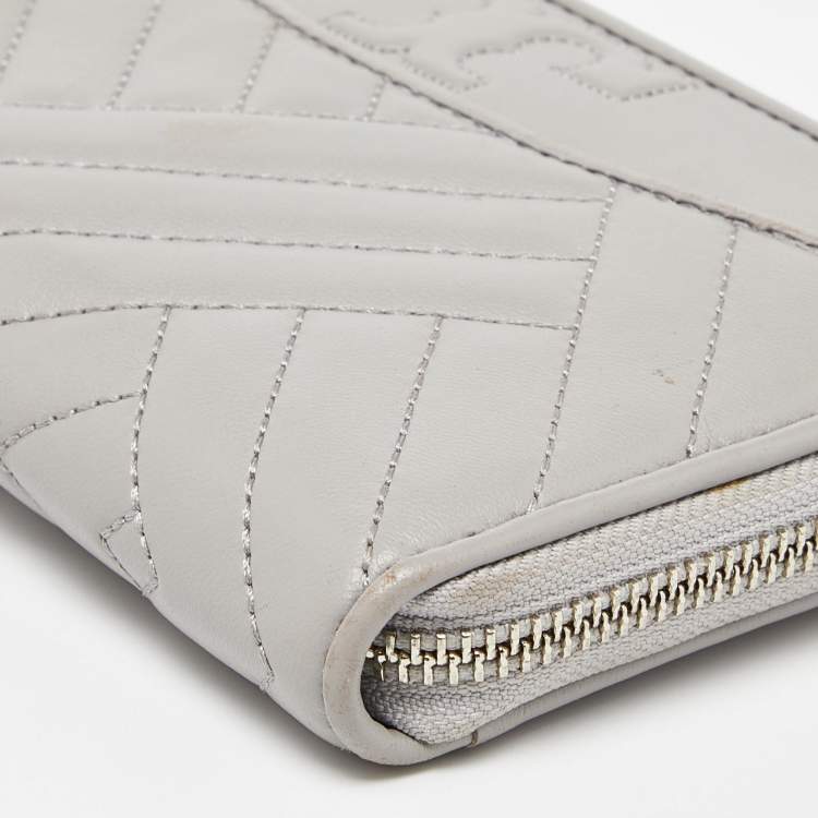 Pre Owned Tory Burch Grey Leather Alexa Continental Wallet