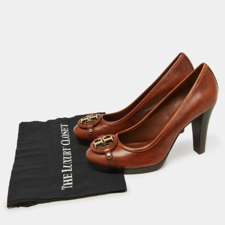 Pre Owned Tory Burch Brown Leather Logo Detail Round Toe Pumps Size 40.5