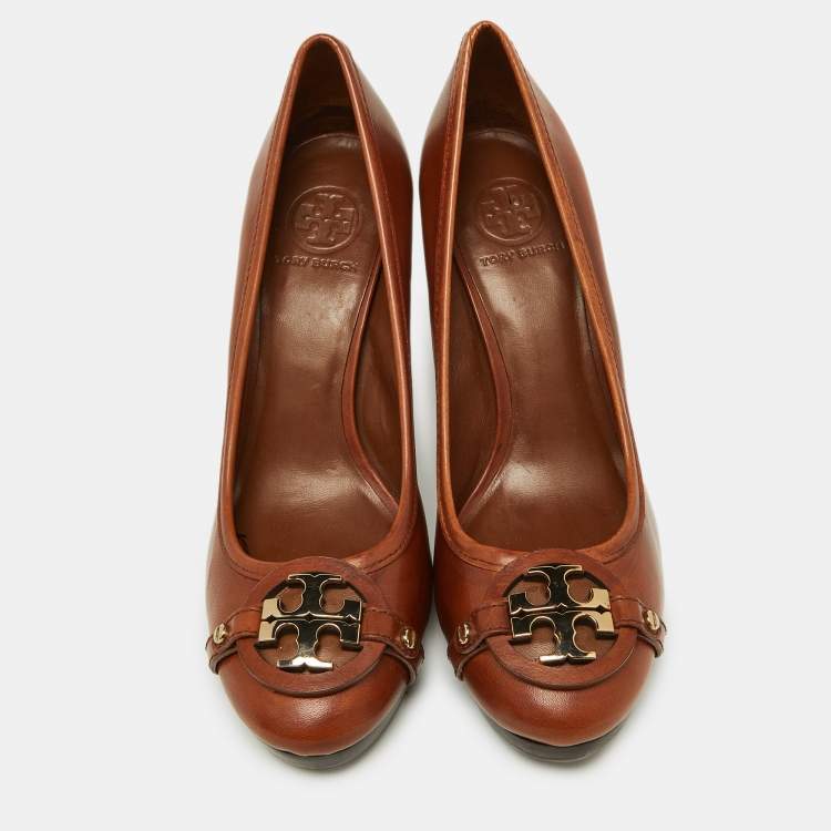 Pre Owned Tory Burch Brown Leather Logo Detail Round Toe Pumps Size 40.5