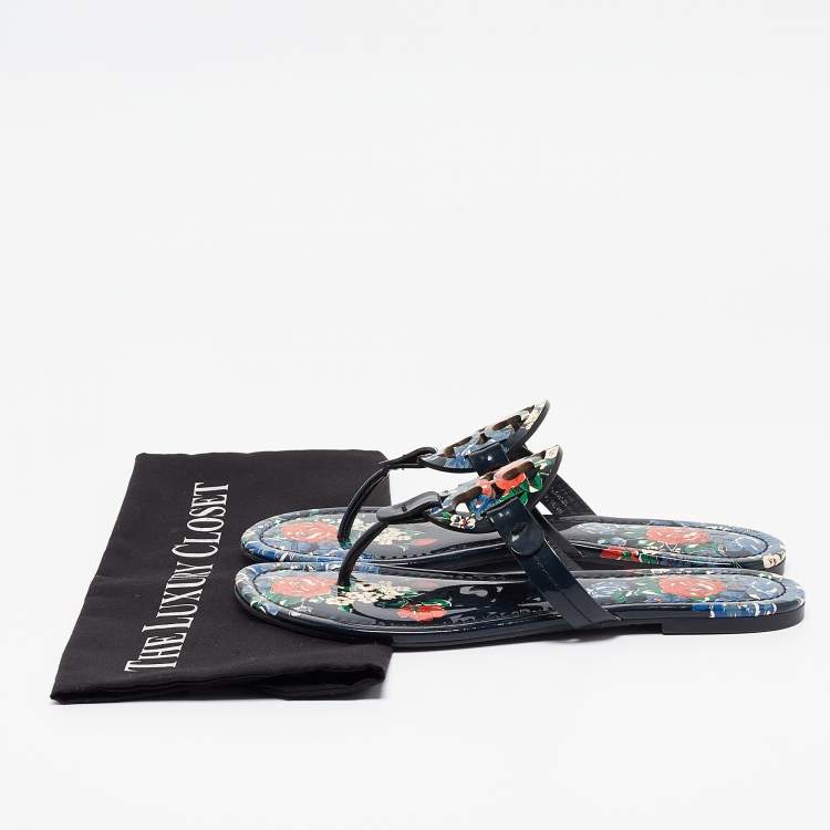 مملوكة مسبقًا Tory Burch Navy Blue Floral Print Patent Leather Miller Thong Flats Size 38.5