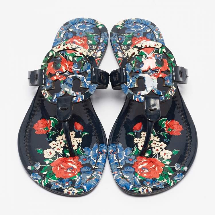 مملوكة مسبقًا Tory Burch Navy Blue Floral Print Patent Leather Miller Thong Flats Size 38.5