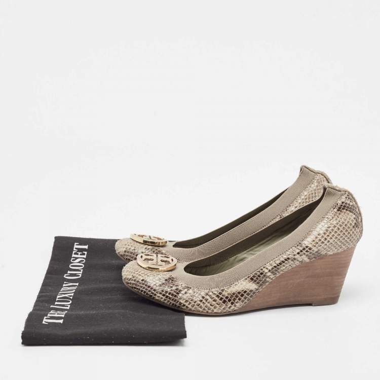 Pre Owned Tory Burch Two Tone Snakeskin Embossed Suede Scrunch Wedge Pumps Size 38