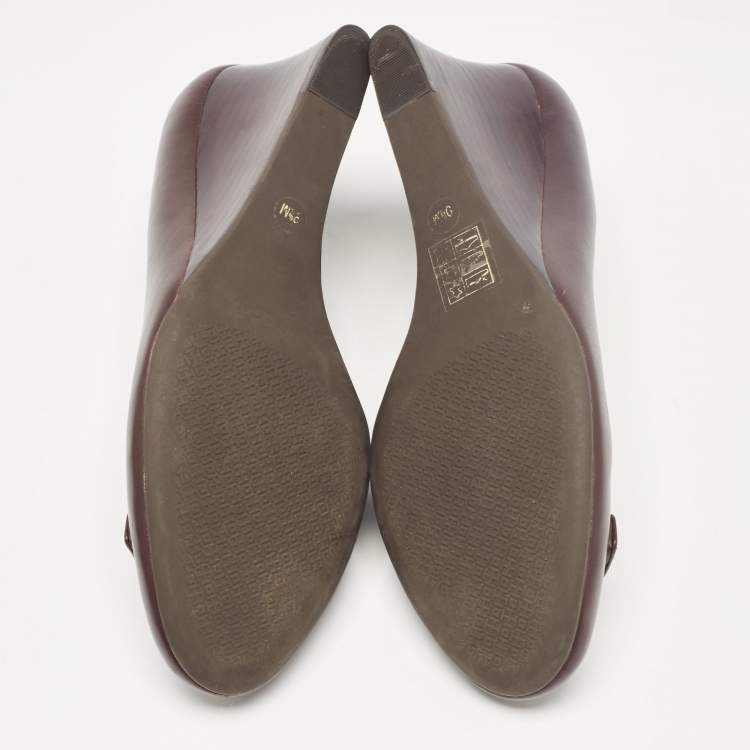 مملوكة مسبقًا Tory Burch Burgundy Leather Wedge Pumps Size 40