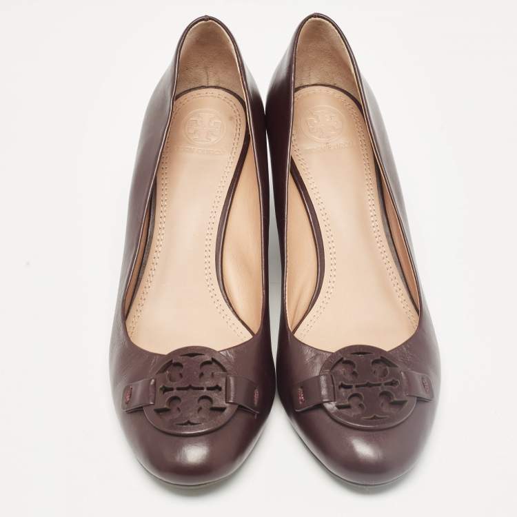 مملوكة مسبقًا Tory Burch Burgundy Leather Wedge Pumps Size 40