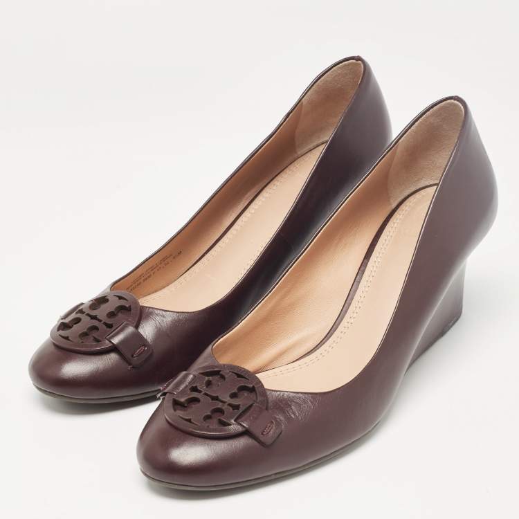 مملوكة مسبقًا Tory Burch Burgundy Leather Wedge Pumps Size 40