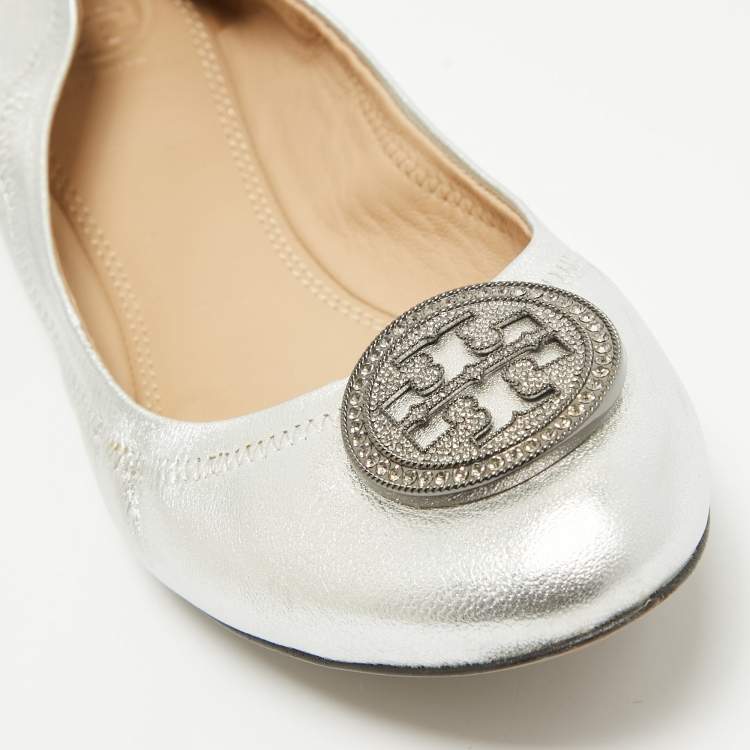 مملوكة مسبقًا Tory Burch Silver Leather Reva Crystals Ballet Flats Size 37.5