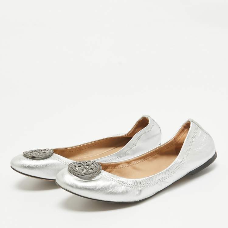 مملوكة مسبقًا Tory Burch Silver Leather Reva Crystals Ballet Flats Size 37.5