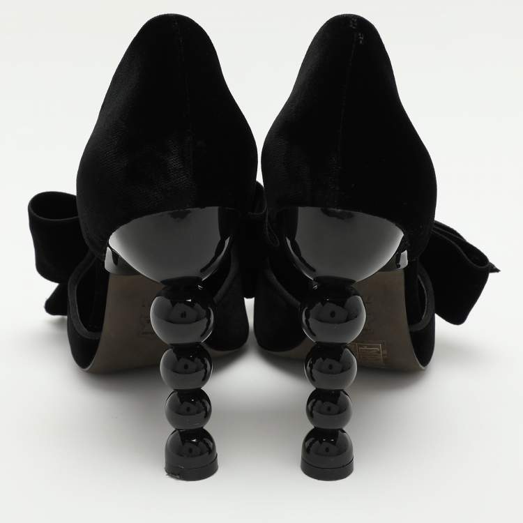 مملوكة مسبقًا Tory Burch Black Velvet Clara Bow Pumps Size 37.5