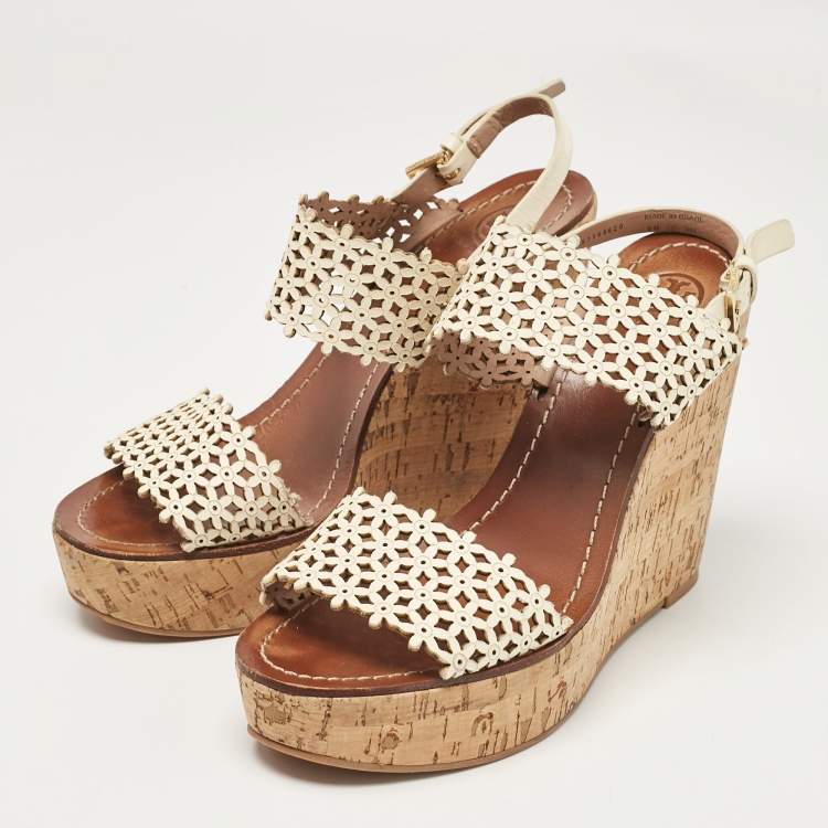مملوكة مسبقًا Tory Burch Cream Leather Daisy Wedge Sandals Size 39.5