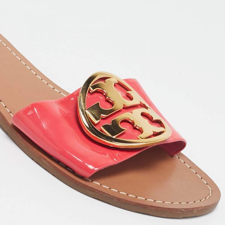 مملوكة مسبقًا Tory Burch Pink Patent Leather Logo Flat Slides Size 36.5