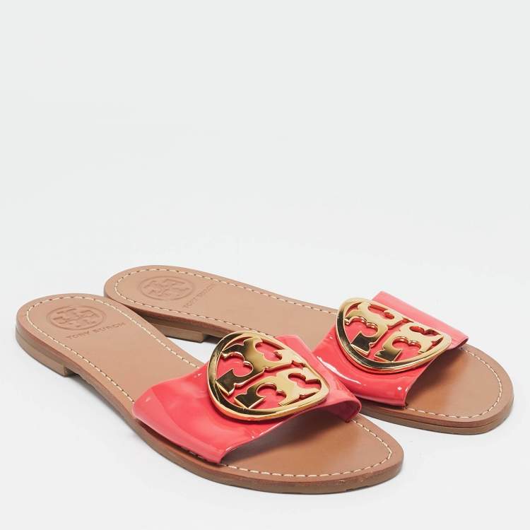 مملوكة مسبقًا Tory Burch Pink Patent Leather Logo Flat Slides Size 36.5