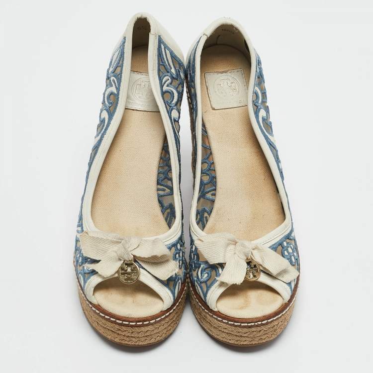 Pre Owned Tory Burch Blue/White Leather and Lace Jackie Wedge Pumps Size 35.5