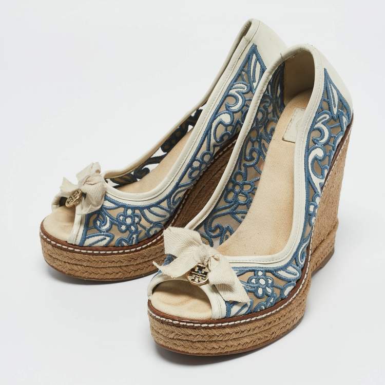 Pre Owned Tory Burch Blue/White Leather and Lace Jackie Wedge Pumps Size 35.5