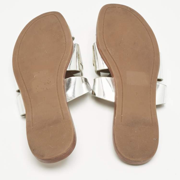 Pre Owned Tory Burch Silver Leather Flat Sandals Size 37