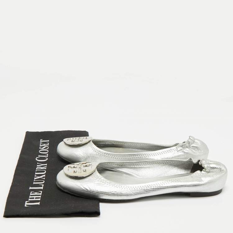Pre Owned Tory Burch Metallic Silver Leather Reva Scrunch Ballet Flats Size 41