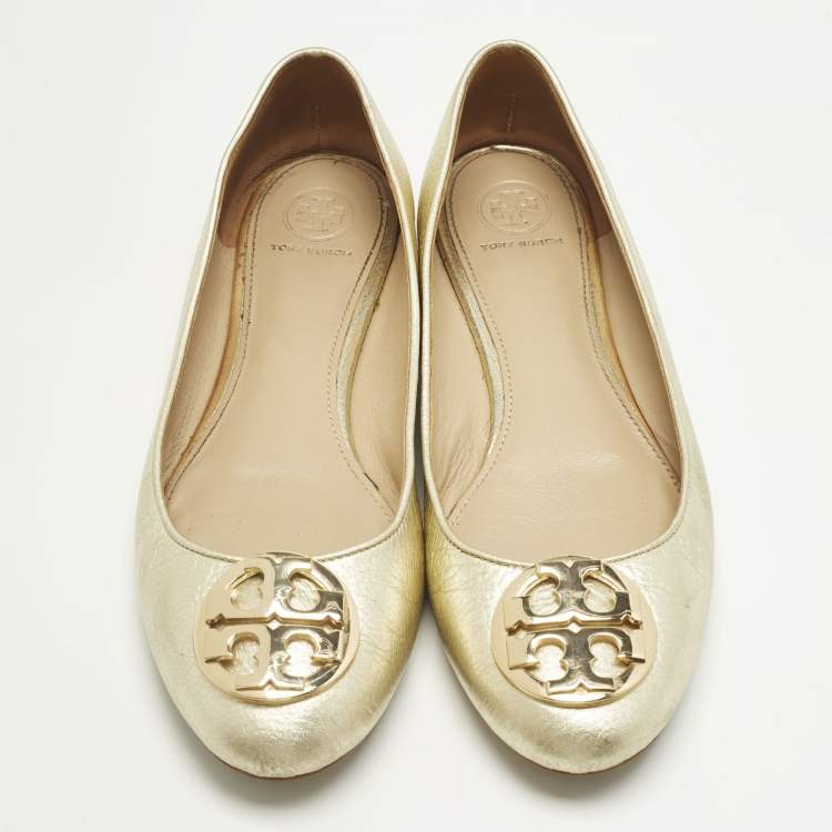 مملوكة مسبقًا Tory Burch Claire Size 39.5 Gold Patent Leather Ballet Flats