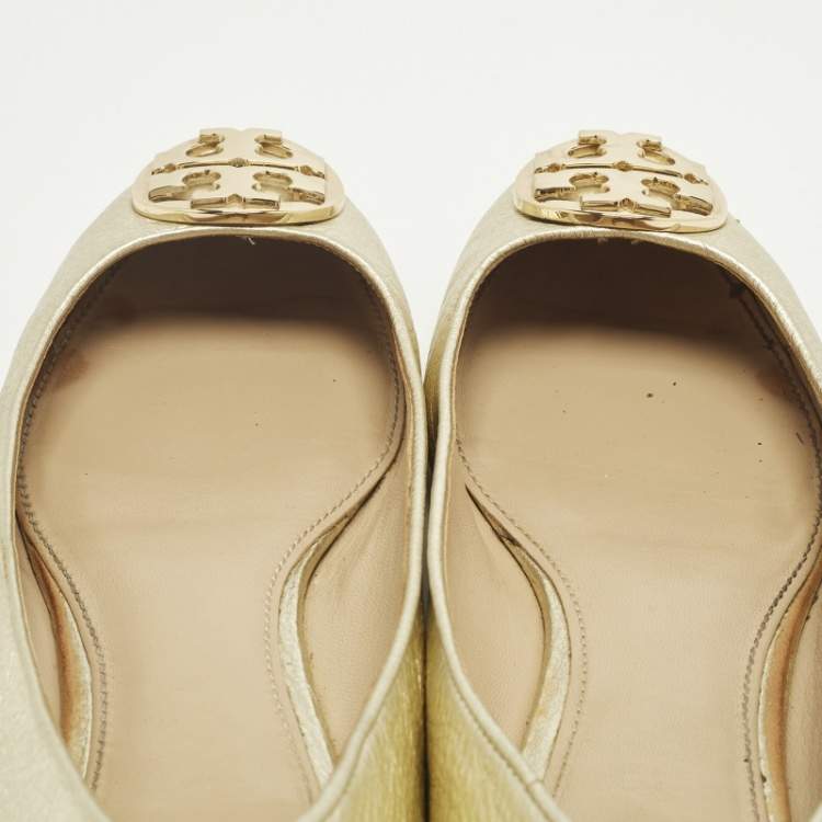 مملوكة مسبقًا Tory Burch Claire Size 39.5 Gold Patent Leather Ballet Flats
