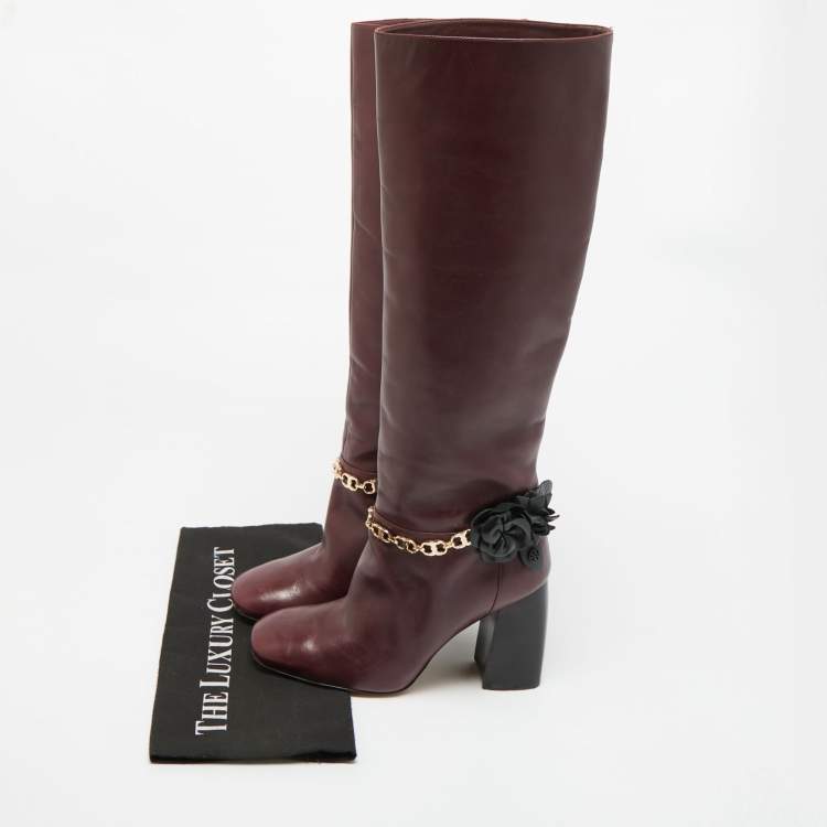 مملوكة مسبقًا Tory Burch Sarava Size 37.5 Burgundy Leather Blossom Block Heel Chain Knee Length Boots