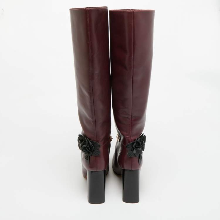 مملوكة مسبقًا Tory Burch Sarava Size 37.5 Burgundy Leather Blossom Block Heel Chain Knee Length Boots
