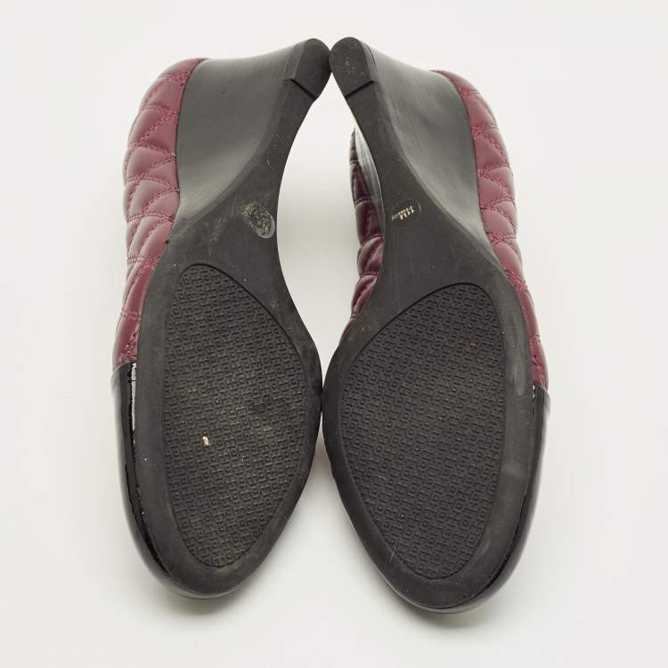 Pre Owned Tory Burch Claremont Size 41 Burgundy/Black Leather and Patent Wedge Pumps