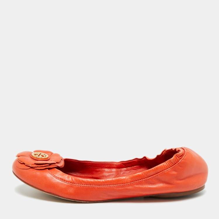 مملوكة مسبقًا Tory Burch Size 37 Orange Leather Scrunch Ballet Flats