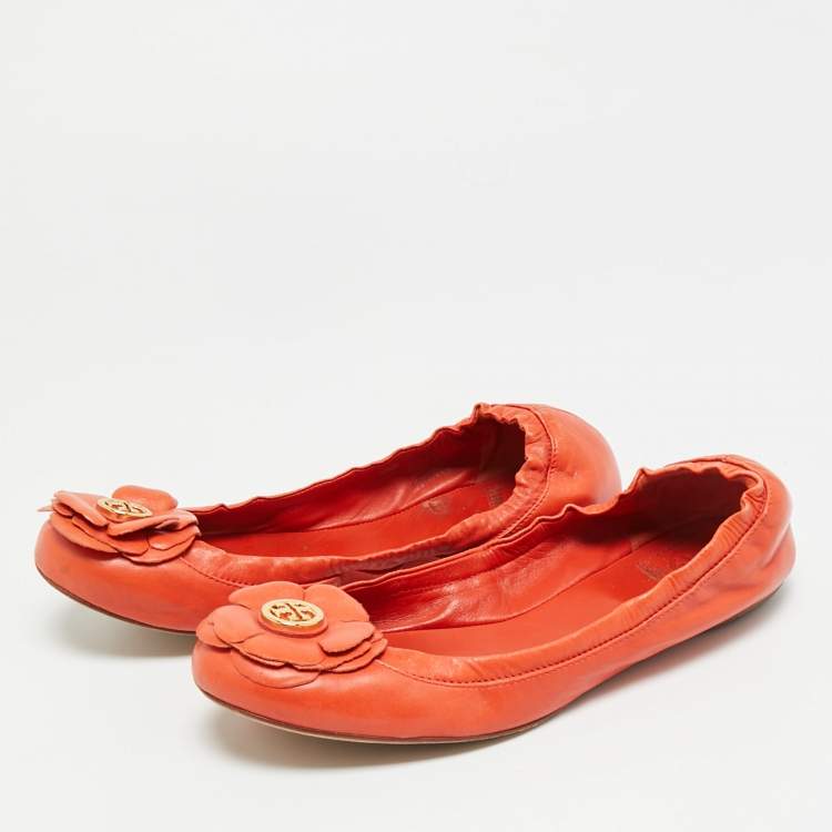 مملوكة مسبقًا Tory Burch Size 37 Orange Leather Scrunch Ballet Flats