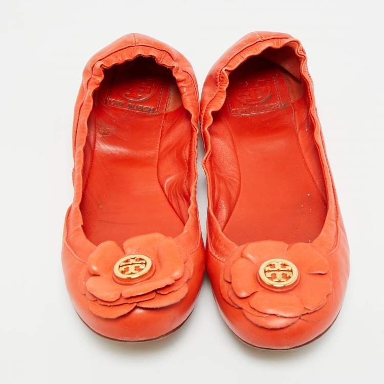 مملوكة مسبقًا Tory Burch Size 37 Orange Leather Scrunch Ballet Flats