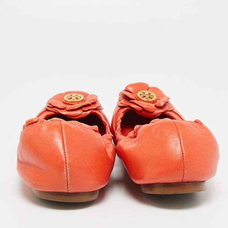 مملوكة مسبقًا Tory Burch Size 37 Orange Leather Scrunch Ballet Flats