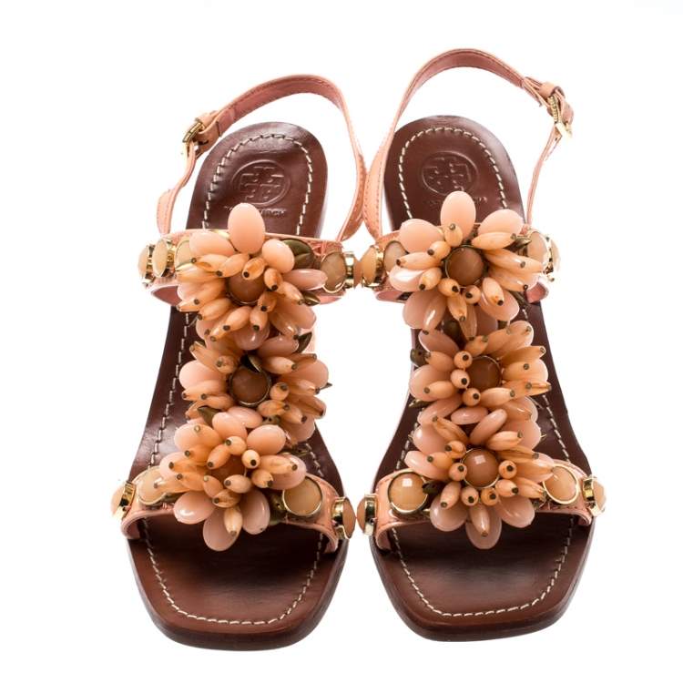 مملوكة مسبقًا Tory Burch Coral Patent Leather Emilynn Beaded T-Strap Studded Ankle Strap Sandals Size 40.5