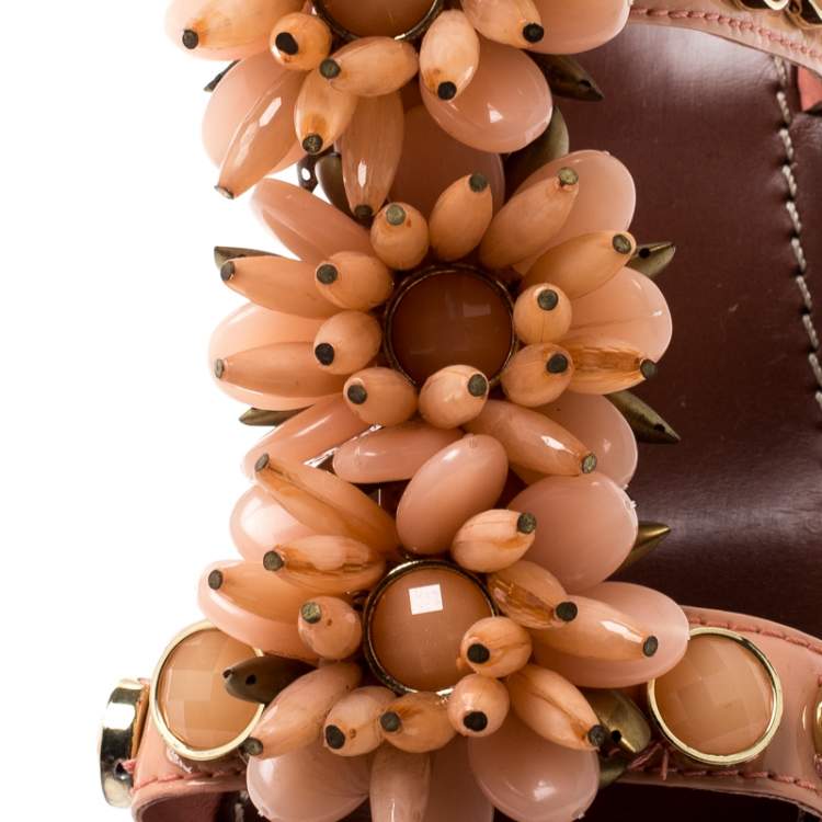 مملوكة مسبقًا Tory Burch Coral Patent Leather Emilynn Beaded T-Strap Studded Ankle Strap Sandals Size 40.5