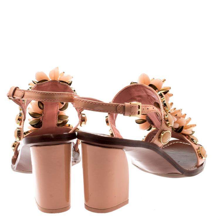 مملوكة مسبقًا Tory Burch Coral Patent Leather Emilynn Beaded T-Strap Studded Ankle Strap Sandals Size 40.5
