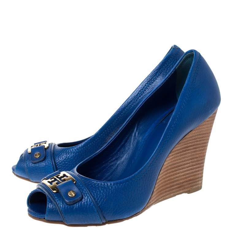 Pre Owned Tory Burch Blue Leather Caroline Scrunch Wedge Peep Toe Pumps Size 38.5