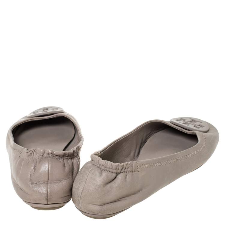 Pre Owned Tory Burch Grey Leather Minnie Scrunch Logo Ballet Flats Size 37.5